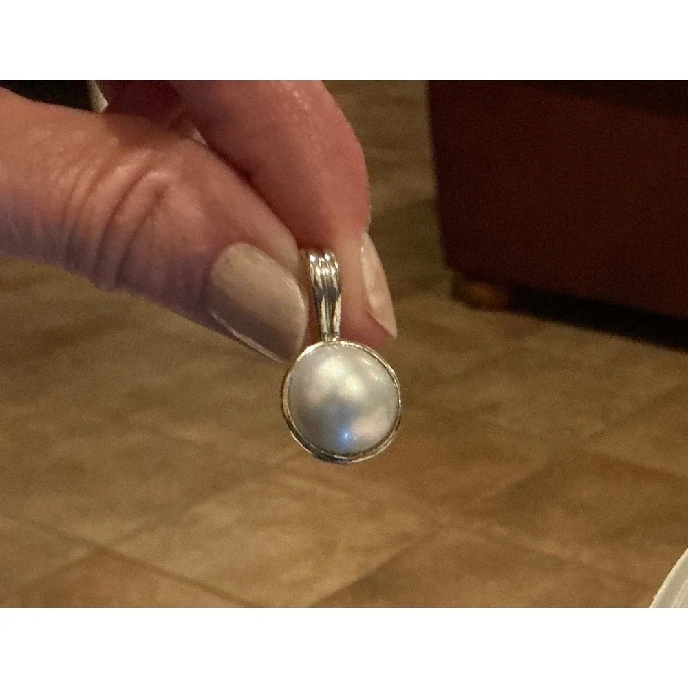 Sterling Silver Round Mother of Pearl Pendant 925 Fashion Jewelry